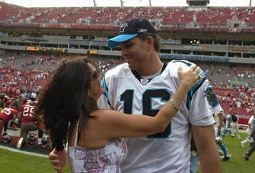 TAMPA, FL -  DECEMBER 30: Quarterback Vinny Testaverde of the Carolina Panthers hugs his wife after play against the Tampa Bay Buccaneers at Raymond James Stadium on December 30, 2007 in Tampa, Florida.   The Panthers won 31 - 23 and Testaverde announced his retirement. (Photo by Al Messerschmidt/Getty Images)