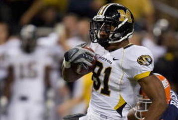 ST. LOUIS, MO - SEPTEMBER 5: Danario Alexander #81 of the University of Missouri Tigers hauls in a pass against the University of Illinois Fighting Illini during the State Farm Arch Rivalry on September 5, 2009 at the Edward Jones Dome in St. Louis, Missouri.  The Tigers beat the Fighting Illini 37-9.  (Photo by Dilip Vishwanat/Getty Images)