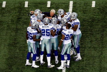 ARLINGTON, TX - NOVEMBER 01:  Head coach Wade Phillips of the Dallas Cowboys with his team at Cowboys Stadium on November 1, 2009 in Arlington, Texas.  (Photo by Ronald Martinez/Getty Images)