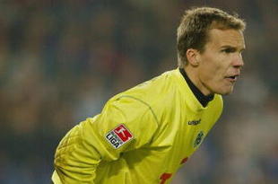 HANNOVER, GERMANY - OCTOBER 17: Goalkeeper Robert Enke of Hannover 96 eyes the play from his position during their Bundesliga match against Vfl Wolfsburg on October 17, 2004 at AWD Arena in Hannover, Germany. Hannover won 3-0. (Photo by Victor Decolongon/Getty Images)