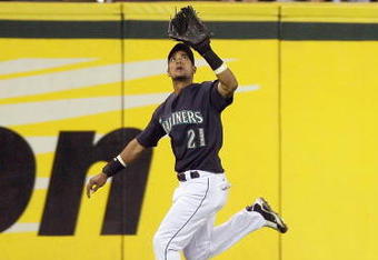 SEATTLE - SEPTEMBER 18: Franklin Gutierrez #21 of the Seattle Mariners runs back to catch the fly ball during the game against the New York Yankees on September 18, 2009 at Safeco Field in Seattle, Washington. (Photo by Otto Greule Jr/Getty Images)