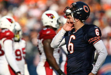 CHICAGO - NOVEMBER 08: Jay Cutler #6 of the Chicago Bears waits for the play call during a game against the Arizona Cardinals at Soldier Field on November 8, 2009 in Chicago, Illinois. The Cardinals defeated the Bears 41-21. (Photo by Jonathan Daniel/Getty Images)