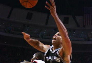 CHICAGO - OCTOBER 29: Richard Jefferson #24 of the San Antonio Spurs knocks a loose ball out of bounds past Tyrus Thomas #24 of the Chicago Bulls at the United Center on October 29, 2009 in Chicago, Illinois. NOTE TO USER: User expressly acknowledges and agrees that, by downloading and/or using this Photograph, user is consenting to the terms and conditions of the Getty Images License Agreement. (Photo by Jonathan Daniel/Getty Images)