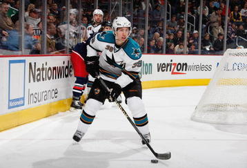 COLUMBUS, OH - NOVEMBER 4: Logan Couture #39 of the San Jose Sharks handles the puck against the Columbus Blue Jackets on November 4, 2009 at Nationwide Arena in Columbus, Ohio. (Photo by Gregory Shamus/Getty Images)