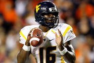 AUBURN, AL - SEPTEMBER 19:  Quarterback Jarrett Brown #16 of the West Virginia Mountaineers against the Auburn Tigers at Jordan-Hare Stadium on September 19, 2009 in Auburn, Alabama.  (Photo by Kevin C. Cox/Getty Images)