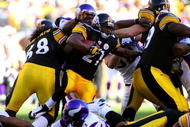PITTSBURGH - OCTOBER 25:  Mewelde Moore #21 of the Pittsburgh Steelers runs with the ball during the NFL game against the Minnesota Vikings at Heinz Field on October 25, 2009 in Pittsburgh, Pennsylvania. The Steelers defeated the Vikings 27-17. (Photo by Rick Stewart/Getty Images)
