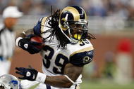 DETROIT - NOVEMBER 1:  Steven Jackson #39 of the St. Louis Rams runs with the ball during the game against the Detroit Lions on November 1, 2009 at Ford Field in Detroit, Michigan. (Photo by Gregory Shamus/Getty Images)