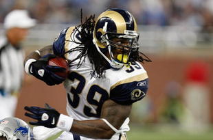 DETROIT - NOVEMBER 1:  Steven Jackson #39 of the St. Louis Rams runs with the ball during the game against the Detroit Lions on November 1, 2009 at Ford Field in Detroit, Michigan. (Photo by Gregory Shamus/Getty Images)