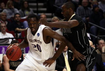 PORTLAND, OR - MARCH 21:  Quincy Pondexter #20 of the Washington Huskies drives on Keaton Grant #5 of the Purdue Boilermakers in the first half during the second round of the NCAA Division I Men's Basketball Tournament at the Rose Garden on March 21, 2009 in Portland, Oregon.  (Photo by Jonathan Ferrey/Getty Images)