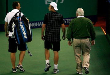 SHANGHAI, CHINA - OCTOBER 13: Andy Roddick of the United States leaves the court with ATP trainer Michael Novotny and ATP Supervisor Tom Barnes after retiring from his match against Stanilas Wawrinka of Switzerland on day three of the 2009 Shanghai ATP Masters 1000 at Qi Zhong Tennis Centre on October 13, 2009 in  (Photo by Matthew Stockman/Getty Images)