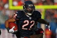 CHICAGO - NOVEMBER 08: Matt Forte #22 of the Chicago Bears breaks away from Calais Campbell #93 of the Arizona Cardinals at Soldier Field on November 8, 2009 in Chicago, Illinois. (Photo by Jonathan Daniel/Getty Images)