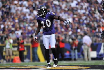 BALTIMORE - SEPTEMBER 27:  Ed Reed #20 of the Baltimore Ravens defends against the Cleveland Browns at M&T Bank Stadium on September 27, 2009 in Baltimore, Maryland. The Ravens defeated the Browns 34-3. (Photo by Larry French/Getty Images)