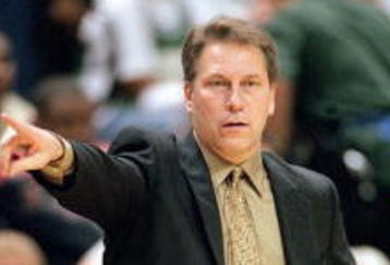 16 Dec 2000:   Head Coach Tom Izzo of the Michigan State Spartans signals a play during the game against the Kentucky Wildcats at the Breslin Center in East Lansing, Michigan.  The Spartans defeated the Wildcats 46-45.Mandatory Credit: Tom Pidgeon  /Allsport