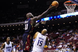 ORLANDO, FL - NOVEMBER 11:  Shaquille O'Neal #33 of the Cleveland Cavaliers goes to the basket over Vince Carter #15 of the Orlando Magic during the game on November 11, 2009 at Amway Arena in Orlando, Florida. NOTE TO USER: User expressly acknowledges and agrees that, by downloading and/or using this Photograph, user is consenting to the terms and conditions of the Getty Images License Agreement. (Photo by Sam Greenwood/Getty Images)