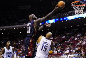 ORLANDO, FL - NOVEMBER 11:  Shaquille O'Neal #33 of the Cleveland Cavaliers goes to the basket over Vince Carter #15 of the Orlando Magic during the game on November 11, 2009 at Amway Arena in Orlando, Florida. NOTE TO USER: User expressly acknowledges and agrees that, by downloading and/or using this Photograph, user is consenting to the terms and conditions of the Getty Images License Agreement. (Photo by Sam Greenwood/Getty Images)