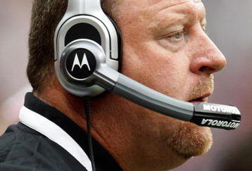 HOUSTON - OCTOBER 04:  Head coach Tom Cable of the Oakland Raiders at Reliant Stadium on October 4, 2009 in Houston, Texas.  (Photo by Ronald Martinez/Getty Images)