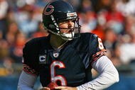 CHICAGO - NOVEMBER 08: Jay Cutler #6 of the Chicago Bears looks for a receiver against the Arizona Cardinals at Soldier Field on November 8, 2009 in Chicago, Illinois. The Cardinals defeated the Bears 41-21. (Photo by Jonathan Daniel/Getty Images)
