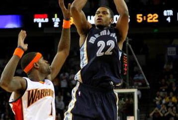 OAKLAND, CA - NOVEMBER 07: Rudy Gay #22 of the Memphis Grizzlies shoots over Stephen Jackson #1 of the Golden State Warriors during an NBA game on November 7, 2008 at Oracle Arena in Oakland, California. NOTE TO USER: User expressly acknowledges and agrees that, by downloading and or using this photograph, User is consenting to the terms and conditions of the Getty Images License Agreement.  (Photo by Jed Jacobsohn/Getty Images)