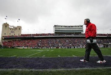 EVANSTON, IL - NOVEMBER 08:  Head Coach Jim Tressel of the Ohio State Buckeyes coaches against the Northwestern Wildcats at Ryan Stadium on November 8, 2008 in Evanston, Illinois  (Photo by Jonathan Ferrey/Getty Images)