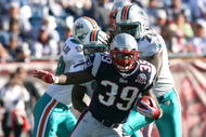 FOXBORO, MA - NOVEMBER 8:  Laurence Maroney #39 of the New England Patriots gains yards against the Miami Dolphins at Gillette Stadium on November 8, 2009 in Foxboro, Massachusetts. The Patriots won 27-17. (Photo by Jim Rogash/Getty Images)