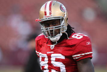 SAN FRANCISCO - AUGUST 14:  Tight End Vernon Davis #85 of the San Francisco looks on against the Denver Broncos during the preseason game on August 14, 2009 at Candlestick Park in San Francisco, California.  (Photo by Jed Jacobsohn/Getty Images)