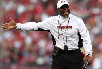 SAN FRANCISCO - NOVEMBER 08: Head coach Mike Singletary of the San Francisco 49ers looks on against the Tennessee Titans during an NFL game on November 8, 2009 at Candlestick Park in San Francisco, California.  (Photo by Jed Jacobsohn/Getty Images)