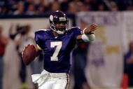 22 Nov 1998:  Quarterback Randall Cunningham #7 of the Minnesota Vikings in action during the game against the Green Bay Packers at the HHH Metrodome in Minneapolis, Minnesota. The Vikings defeated the Packers 28-14. Mandatory Credit: Jonathan Daniel  /Allsport