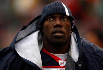 EAST RUTHERFORD, NJ - OCTOBER 18: Terrell Owens #81 of the Buffalo Bills stands on the sideline during the game against the New York Jets on October 18, 2009 at Giants Stadium in East Rutherford, New Jersey. (Photo by Jared Wickerham/Getty Images)