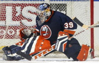 UNIONDALE, NY- MARCH 10:  Rick Di Pietro #39 of the New York Islanders makes a pad save against the Toronto Maple Leafs during their game at the Nassau Coliseum on March 10, 2006 in Uniondale, New York.  (Photo by Andy Marlin/Getty Images)  