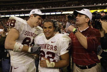 HOUSTON - DECEMBER 7:  (Left to Right) Tight end Trent Smith #88, running back Quentin Griffin #22, and head coach Bob Stoops of the University of Oklahoma Sooners celebrate after winning the Big 12 Conference Championship against the University of Colorado Buffaloes at Reliant Stadium on December 7, 2002 in Houston, Texas.  The Sooners won 29-7.  (Photo by Brian Bahr/Getty Images)