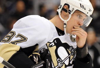 LOS ANGELES, CA - NOVEMBER 05:  Sidney Crosby #87 of the Pittsburgh Penguins in the game against the Los Angeles Kings at the Staples Center on November 5, 2009 in Los Angeles, California.  (Photo by Harry How/Getty Images)