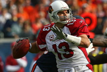 CHICAGO - NOVEMBER 08: Kurt Warner #13 of the Arizona Cardinals throws a apss against the Chicago Bears at Soldier Field on November 8, 2009 in Chicago, Illinois. The Cardinals defeated the Bears 41-21.  (Photo by Jonathan Daniel/Getty Images)