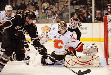 DALLAS - NOVEMBER 04:  DALLAS - NOVEMBER Goaltender Curtis McElhinney #1 of the Calgary Flames makes a save in front of Loui Eriksson #21 of the Dallas Stars at American Airlines Center on November 4, 2009 in Dallas, Texas.  (Photo by Ronald Martinez/Getty Images)