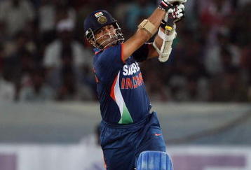 HYDERABAD, INDIA - NOVEMBER 05:  Sachin Tendulkar of India hits out during the fifth One Day International match between India and Australia at Rajiv Gandhi International Cricket Stadium on November 5, 2009 in Hyderabad, India.  (Photo by Mark Kolbe/Getty Images)