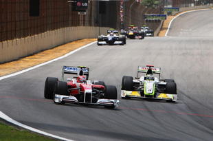 SAO PAULO, BRAZIL - OCTOBER 18:  Kamui Kobayashi (L) of Japan and Toyota and Jenson Button (R) of Great Britain and Brawn GP race into turn one during the Brazilian Formula One Grand Prix at the Interlagos Circuit on October 18, 2009 in Sao Paulo, Brazil.  (Photo by Mark Thompson/Getty Images)