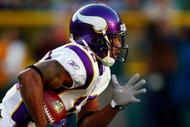 GREEN BAY, WI - NOVEMBER 01: Wide receiver Percy Harvin #12 of the Minnesota Vikings runs with the ball during the first quarter of the game against the Green Bay Packers at Lambeau Field on November 1, 2009 in Green Bay, Wisconsin. (Photo by Scott Boehm/Getty Images)