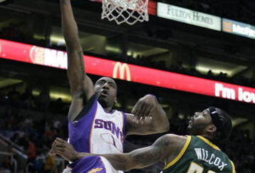 PHOENIX - FEBRUARY 8:  Amare' Stoudemire #1 of the Phoenix Suns lays the ball in against Chris Wilcox #54 of the Seattle SuperSonics on February 8, 2008 at US Airways Center in Phoenix, Arizona. NOTE TO USER: User expressly acknowledges and agrees that, by downloading and or using this Photograph, user is consenting to the terms and conditions of the Getty Images License Agreement.(Photo by Domenic Centofanti/Getty Images)