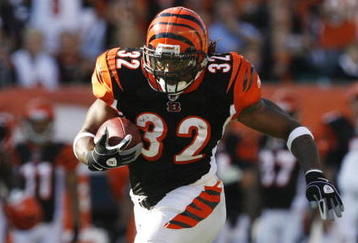 CINCINNATI - NOVEMBER 8: Cedric Benson #32 of the Cincinnati Bengals runs against the Baltimore Ravens at Paul Brown Stadium on November 8, 2009 in Cincinnati, Ohio.  (Photo by John Sommers II/Getty Images)