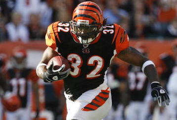 CINCINNATI - NOVEMBER 8: Cedric Benson #32 of the Cincinnati Bengals runs against the Baltimore Ravens at Paul Brown Stadium on November 8, 2009 in Cincinnati, Ohio.  (Photo by John Sommers II/Getty Images)
