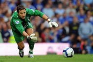 LONDON, ENGLAND - SEPTEMBER 20:  Tottenham Hotspur goalkeeper Carlo Cudicini in action during the Barclays Premier League match between Chelsea and Tottenham Hotspur at Stamford Bridge on September 20, 2009 in London, England.  (Photo by Shaun Botterill/Getty Images)