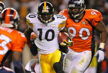 DENVER - NOVEMBER 09: Santonio Holmes #10 of the Pittsburgh Steelers runs with the ball against  Alphonso Smith #33 and Travis Kirschke #90 of the Denver Broncos at Invesco Field at Mile High on November 09, 2009 in Denver, Colorado. (Photo by Doug Pensinger/Getty Images)