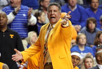 LEXINGTON, KY - FEBRUARY 21:  Bruce Pearl the Head Coach of the Tennessee Volunteers gives instructions to his team during the SEC game against the Kentucky Wildcats at Rupp Arena on February 21, 2009 in Lexington, Kentucky.  (Photo by Andy Lyons/Getty Images)