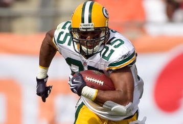 TAMPA, FL - NOVEMBER 08:  Running back Ryan Grant #25 of the Green Bay Packers runs the ball against the Tampa Bay Buccaneers during the game at Raymond James Stadium on November 8, 2009 in Tampa, Florida.  (Photo by J. Meric/Getty Images)