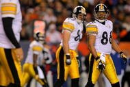 DENVER - NOVEMBER 09:  Hines Ward #86 and the receiving crew of the Pittsburgh Steelers look toward quarterback Ben Roethlisberger for direction against the Denver Broncos during NFL action at Invesco Field at Mile High on November 9, 2009 in Denver, Colorado. The Steelers defeated the Broncos 28-10.  (Photo by Doug Pensinger/Getty Images)