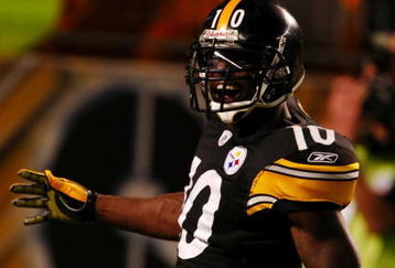 PITTSBURGH - SEPTEMBER 10:  Santonio Holmes #10 of the Pittsburgh Steelers celebrates his second quarter touchdown against the Tennessee Titans during the game at Heinz Field on September 10, 2009 in Pittsburgh, Pennsylvania. (Photo by Scott Boehm/Getty Images)