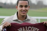 LONDON - JANUARY 20: Arsenal's new signing Theo Walcott, 16, poses for the media at the Arsenal training ground on January 20, 2006 in London, England. (Photo by Mark Thompson/Getty Images) 