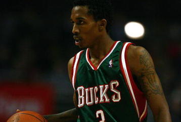 CHICAGO - NOVEMBER 03:  Brandon Jennings #3 of the Milwaukee Bucks brings the ball upcourt against the Chicago Bulls at the United Center on November 3, 2009 in Chicago, Illinois. The Bulls defeated the Bucks 83-81. (Photo by Jonathan Daniel/Getty Images)