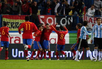 MADRID, SPAIN - NOVEMBER 14: Xabi Alonso of Spain celebrates after scoring the first goal with David Villa during the friendly International football match Spain against Argentina at the Vicente Calderon stadium in Madrid, on November 14, 2009 in Madrid, Spain.  (Photo by Clive Brunskill/Getty Images)