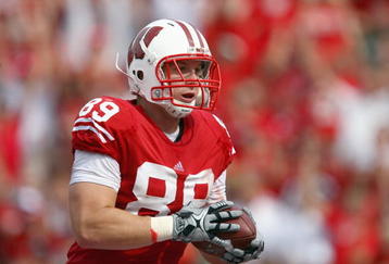 MADISON, WI - SEPTEMBER 26: Garrett Graham #89 of the Wisconsin Badgers carries the ball against the Michigan State Spartans on September 26, 2009 at Camp Randall Stadium in Madison, Wisconsin. (Photo by Jonathan Daniel/Getty Images)