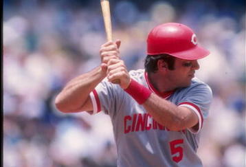 Jun 1983:  Jonny Bench of the Cincinnati Reds in action during a game. Mandatory Credit: Allsport  /Allsport